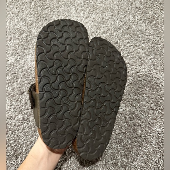 Birkenstock Gizeh Oiled Leather Olive color Sandals , size 36 EU , 5-5.5 US - Picture 4 of 12